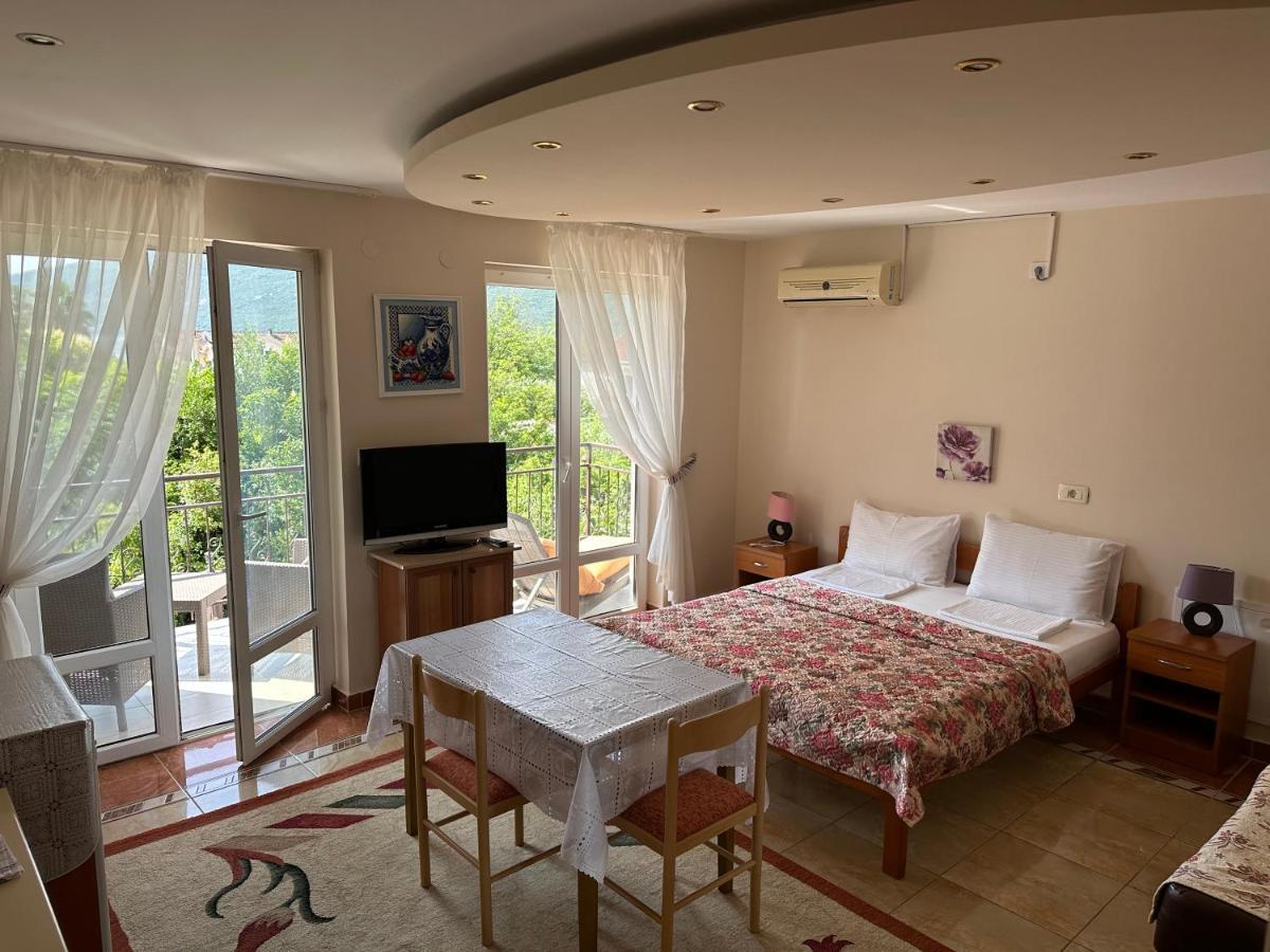 Villa Alla Bed And Breakfast Herceg Novi Exterior foto